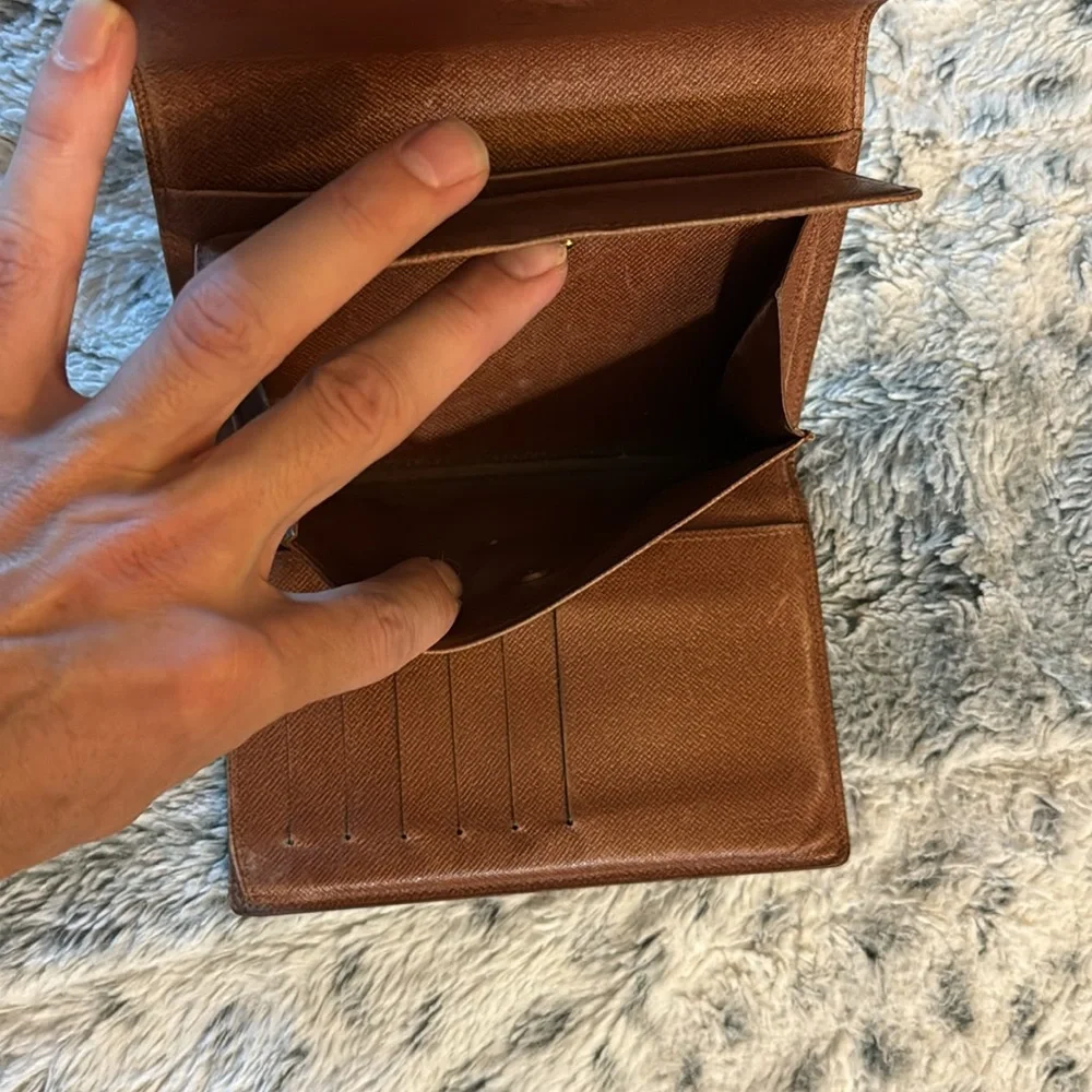 Men’s or Women’s Vintage Lous Vuitton Large International Wallet! Preloved! 🔥🔥